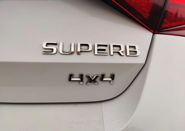 Skoda Superb cena 87400 przebieg: 138200, rok produkcji 2016 z Mikołów małe 277